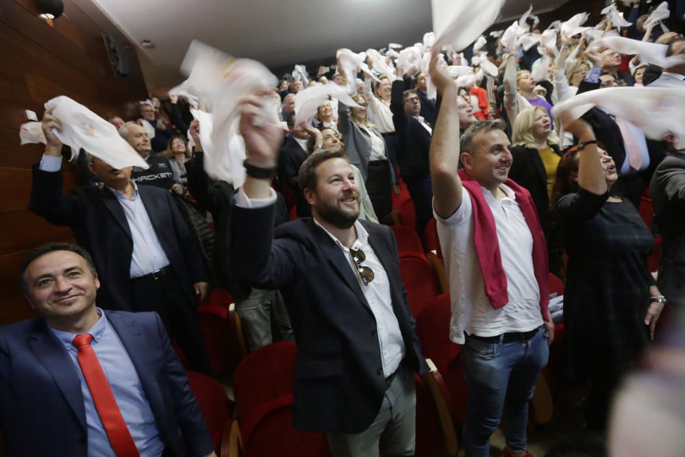 Presentación del cartel del Entierro de la Sardina y posterior reparto de pasteles de carne