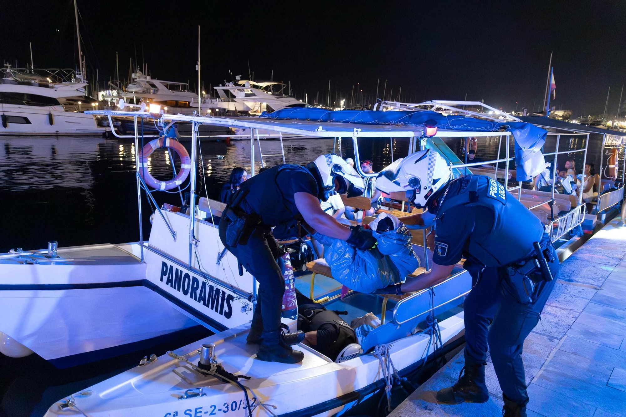 Operativo conjunto policial contra el ‘top manta’ en el puerto de Alicante