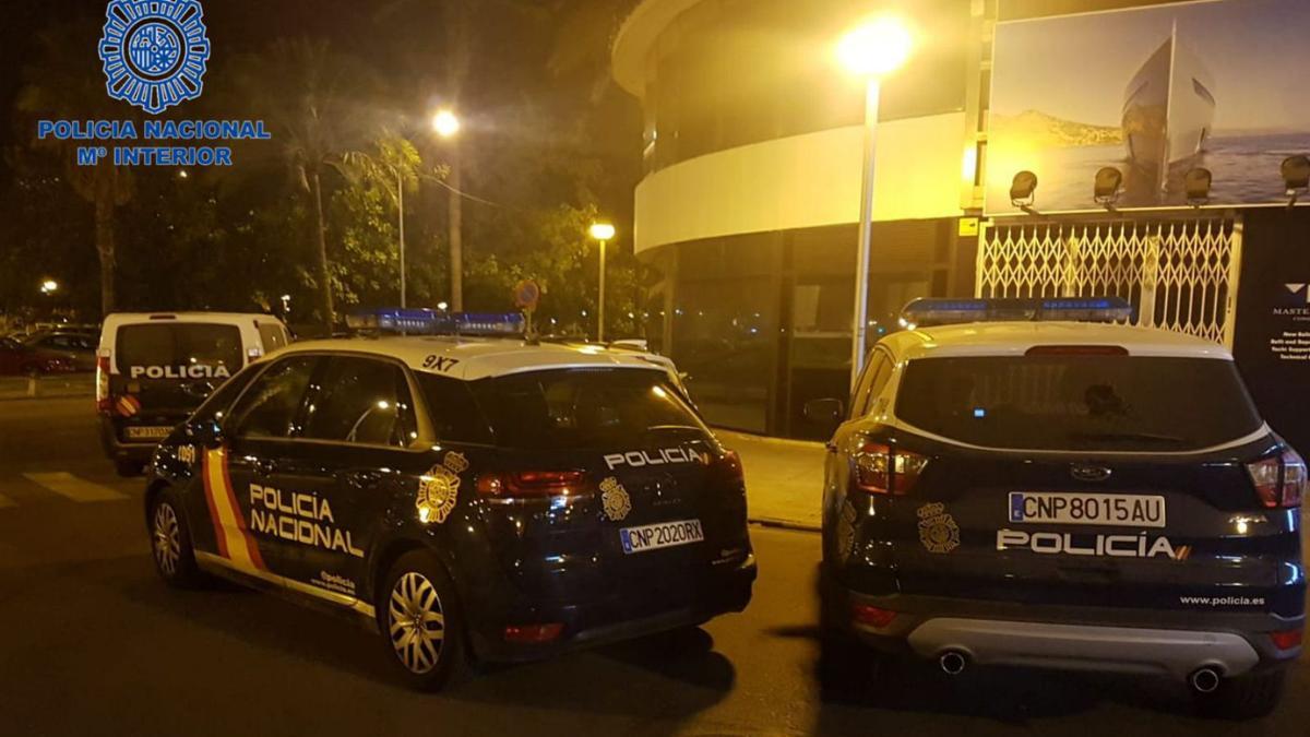 Coches patrulla de la Policía Nacional durante una intervención en Palma.