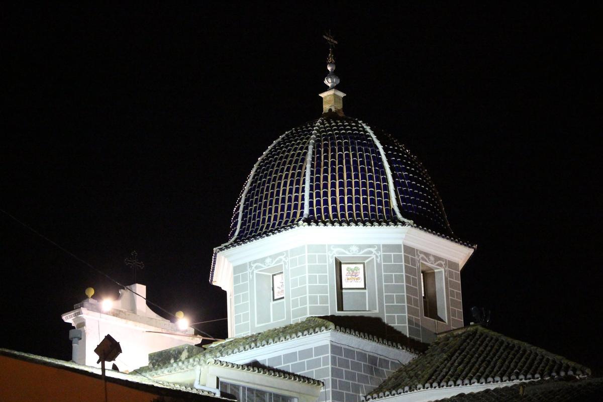 Vista nocturna de la cúpula de l'Ermita.