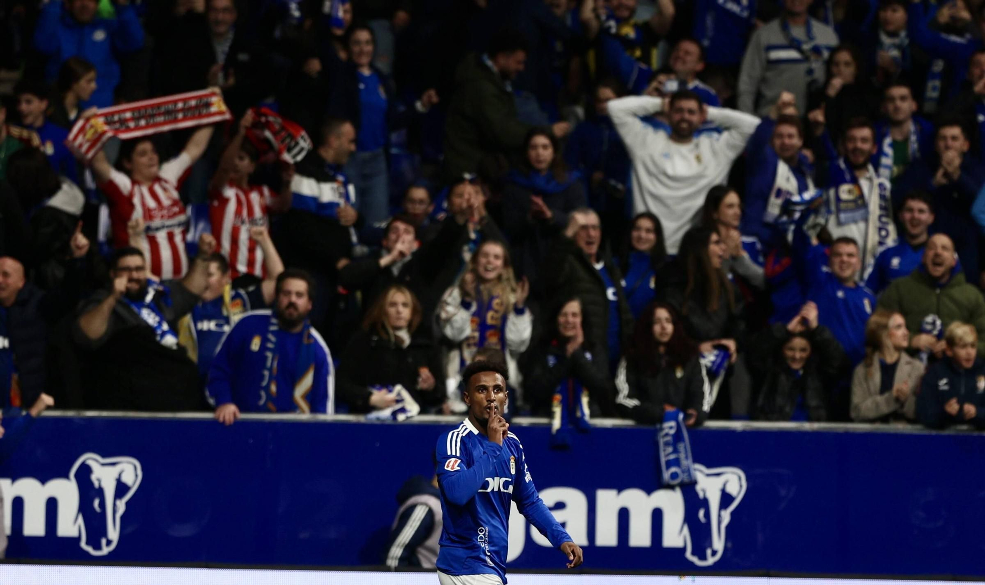 Así fue el derbi asturiano: todas las fotos del encuentro entre el Oviedo y el Sporting en el Tartiere