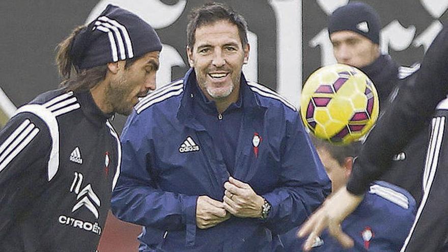 Berizzo, ayer, junto a Larrivey. // Ricardo Grobas