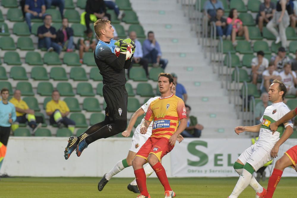 El Elche se muestra espeso y sin ideas ante el Alcoyano.