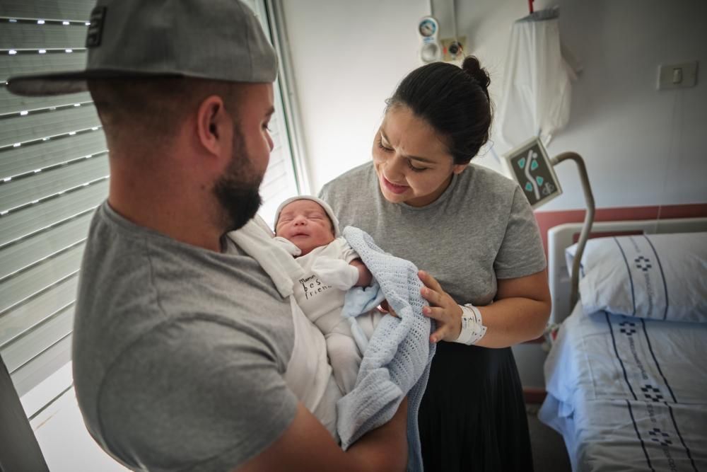 Pedro, el primer niño nacido en 2020 en Tenerife