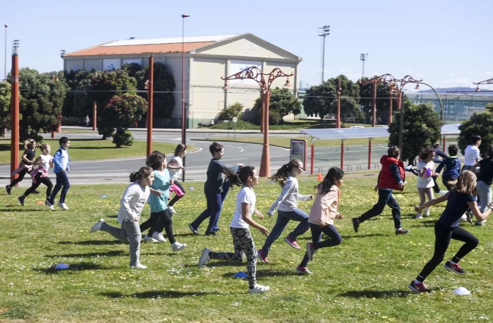 Alumnos del Víctor López Seoane participan en la actividad 'Educación Física na rúa'