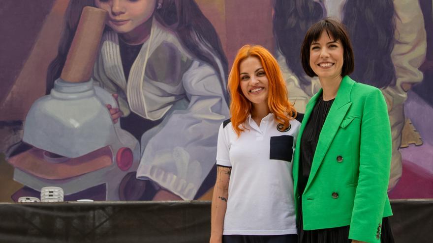 La astronauta Sara García-Alonso inspira un mural en Gandia: &#039;Es el homenaje más bonito de mi vida&#039;