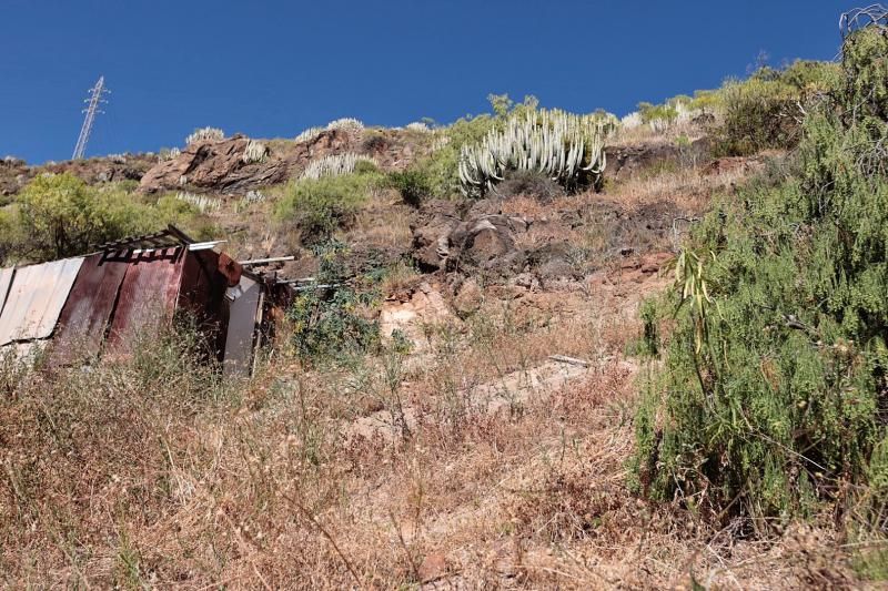 Vecinos de Cueva Bermeja alerta de diferentes carencias en su barrio