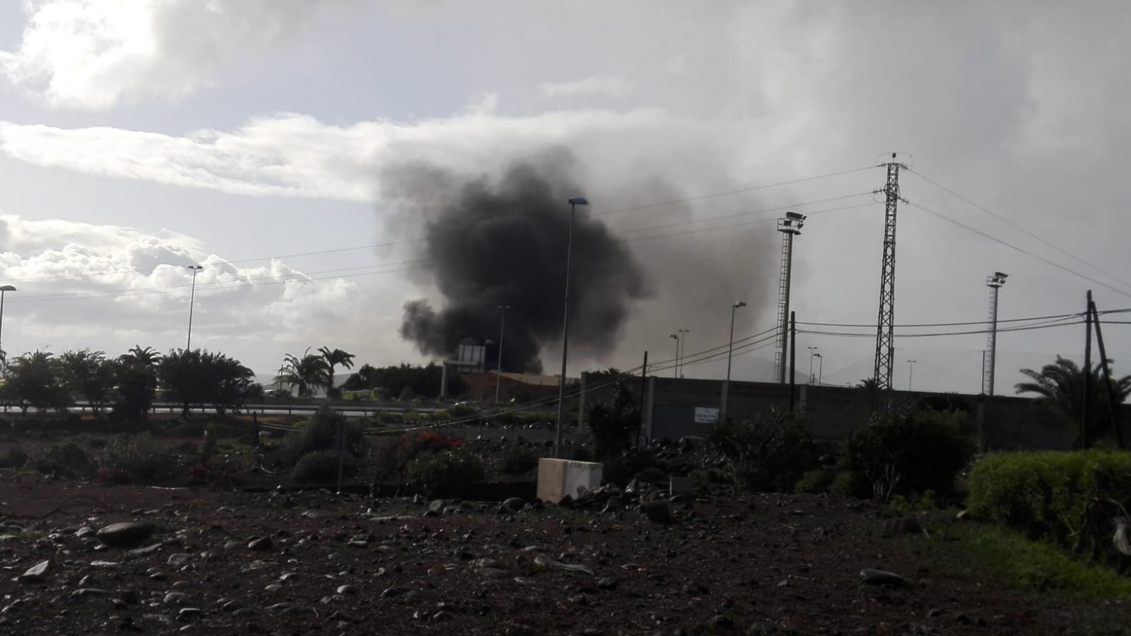 Incendio en una nave industrial en Ingenio