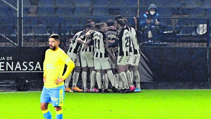 El CD Castellón logra una goleada para seguir soñando con la permanencia en Segunda