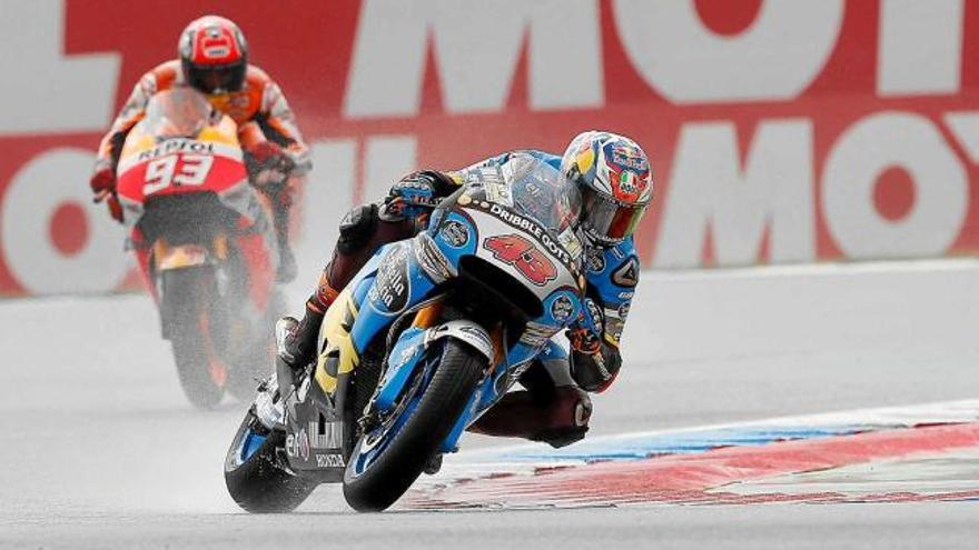 L&#039;australià Jack Miller perseguit per Marc Márquez sobre l&#039;asfalt d&#039;Assen