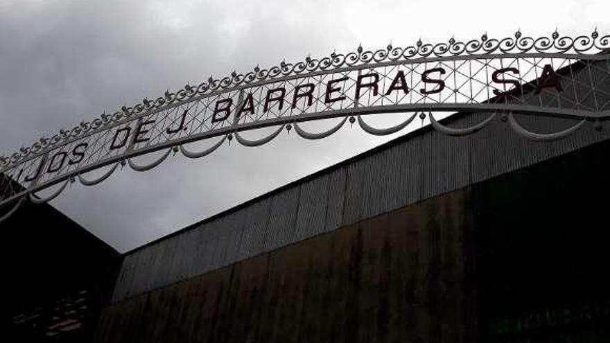 Portón de acceso a Hijos de J. Barreras. // Pedro Davila / EP