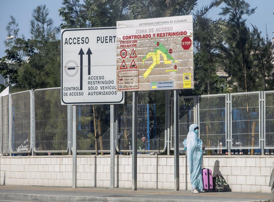 La mañana del 22 de julio ha comenzado la repatriación de unos 830 ciudadanos argelinos desde el Puerto de Alicante.