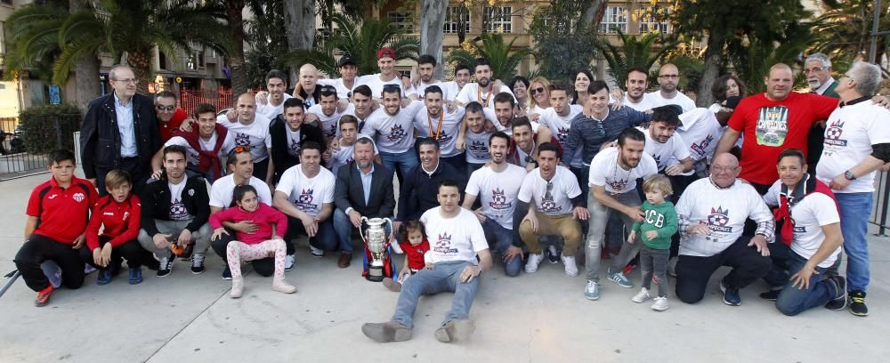 El Saguntino celebra el título de Copa a lo grande