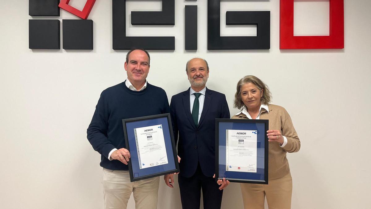 Ricardo Martínez Jordán, Director General de Eigo Enrique Bello Amaya, Director de AENOR en Aragón Marisa Balfagón, Directora Financiera de Eigo