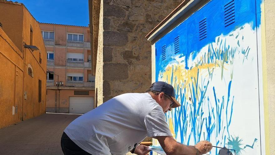Palamós decorarà amb dissenys artístics les tapes de servei com aigua o electricitat de les façanes del barri vell