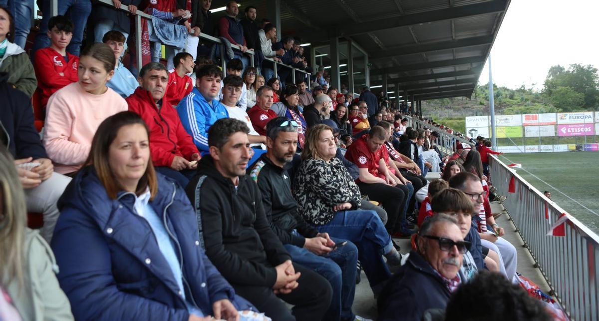 El público llenó el Novo Municipal para presenciar la ida de la eliminatoria. | BERNABÉ/AMANDA CASTRO