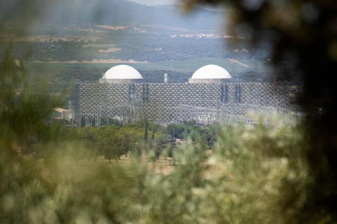 El Gobierno sigue preparando el desmantelamiento de la central nuclear de Almaraz pese a aprobar su prórroga hasta 2030