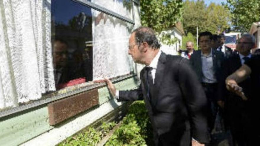 Hollande visita la 'zona cero' de las inundaciones de la Costa Azul francesa