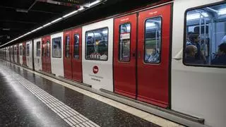 La reacción sarcástica de TMB ante la gigantesca cucaracha que vio una usuaria del Metro