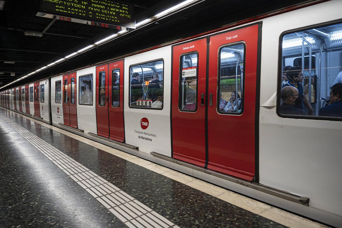 Viaje de jubilación del último tren de la serie 2000 que circulaba por la L3 del metro de Barcelona