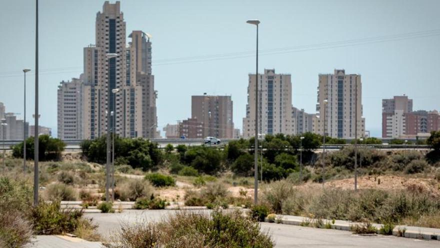 El pleno ratifica la instalación de centros comerciales en Benidorm