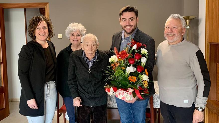 Sallent homenatja a l’avi centenari Manolo González