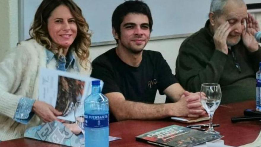 Menéndez, en el centro, con Rivera y Granda, en Ciaño. | LNE
