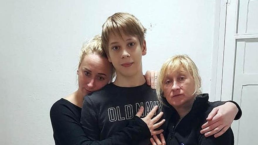 Oksana (52), Christina (32) y Nikita (14), abuela, madre e hijo, residían en Kiev y ahora viven en Vinaròs.