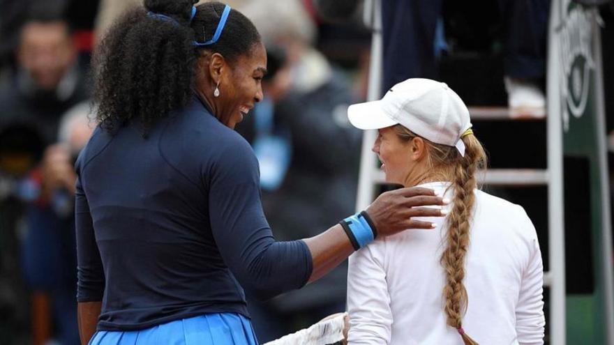 Serena Williams sufre para seguir en Roland Garros