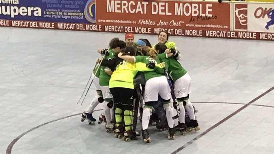 El Liceo celebra sobre la pista del Mataró la clasificación para la Copa de la Reina.