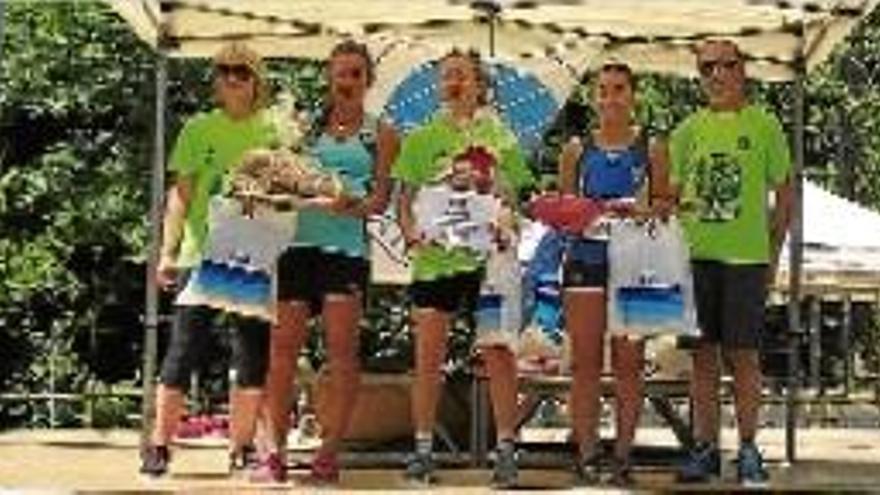 Podi femení amb Ester Reguant (1a), Laura Serra (2a) i Maria Subiñas (3a)