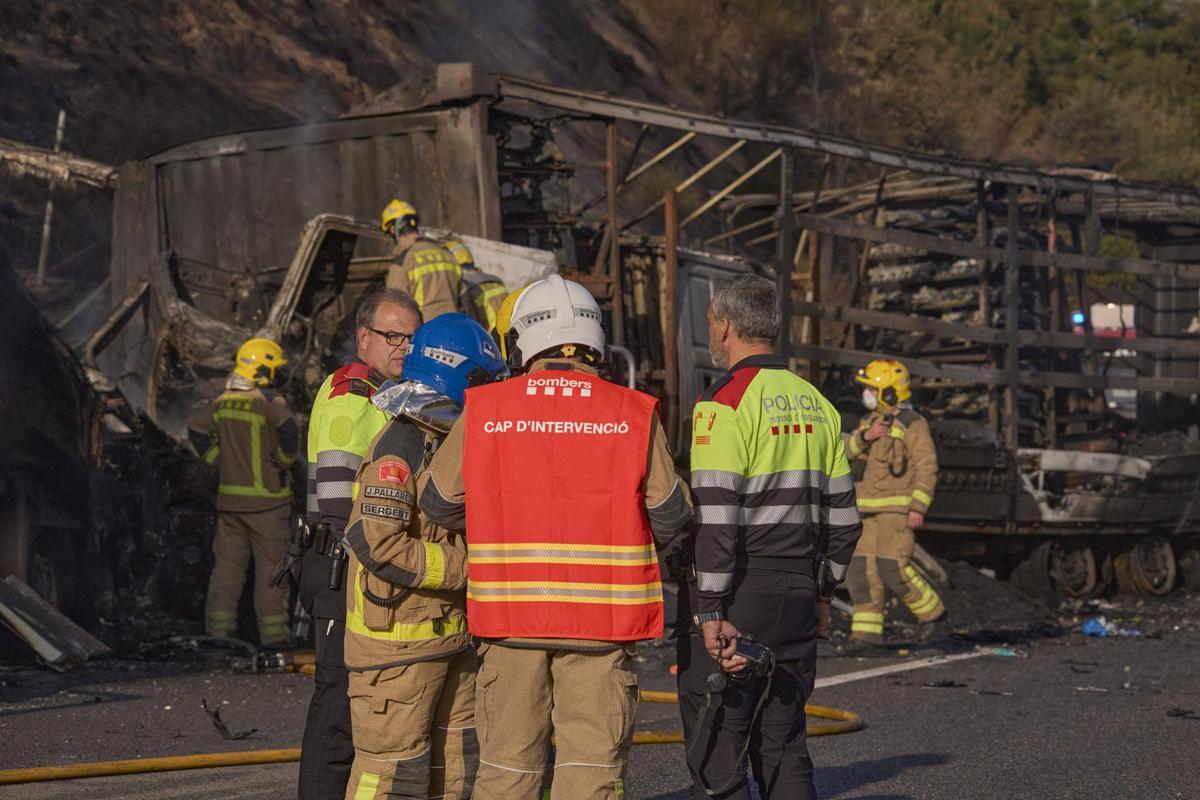 Imatges de l'accident entre dos camions a l'Eix Transversal, a l'alçada de Santa Coloma de Farners Imatges de l'accident entre dos camions a l'Eix Transversal, a l'alçada de Santa Coloma de Farners