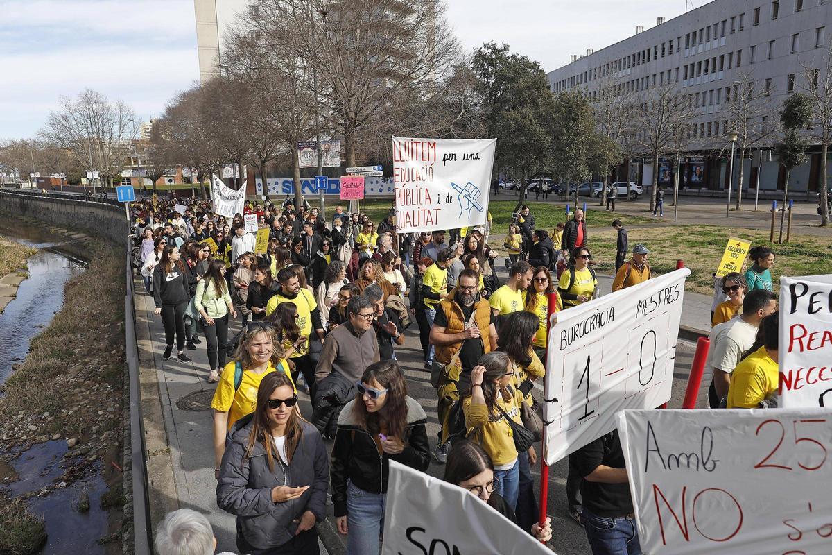 Les fotos de la manifestació dels professors gironins per reclamar millores laborals i salarials
