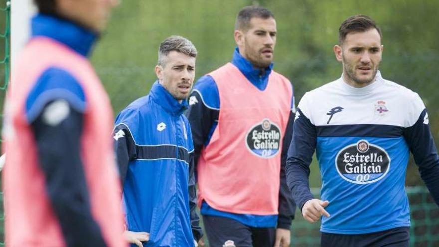 Luisinho, junto a Lopo y Lucas Pérez en el entrenamiento de ayer.