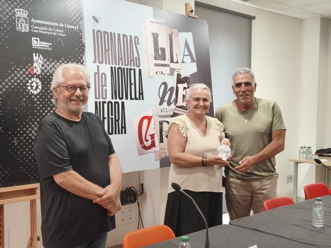 La inauguración llena de público de las jornadas de novela policiaca "Llanegra", en imágenes