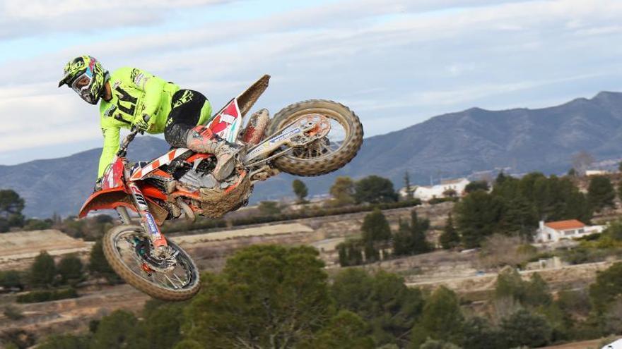 Iker Larrañaga firma su primer doblete en el Nacional de Motocross