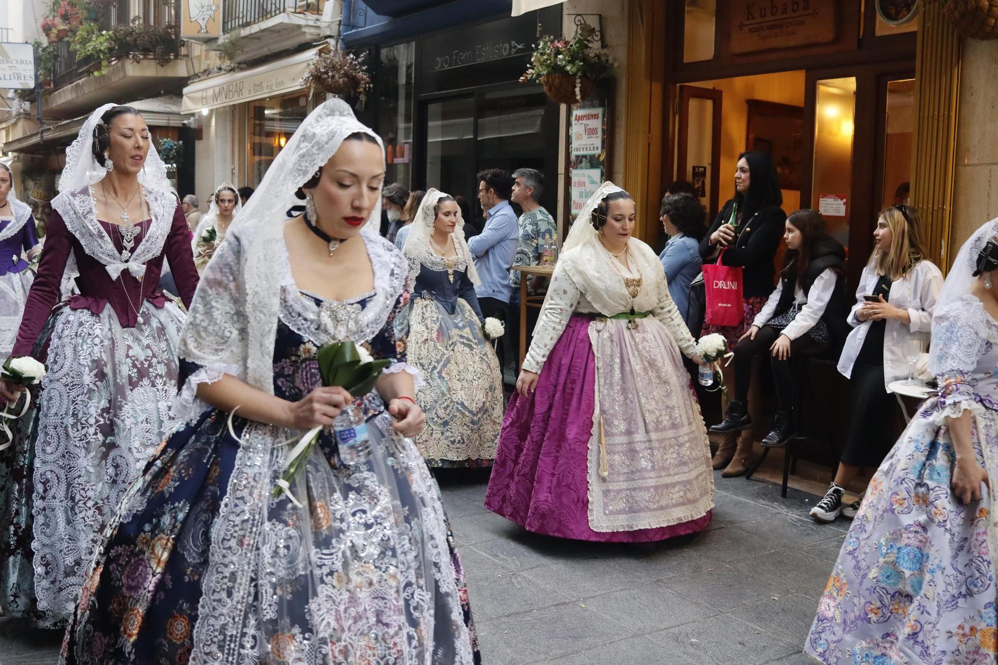 Multitudinaria Ofrenda fallera en Xàtiva