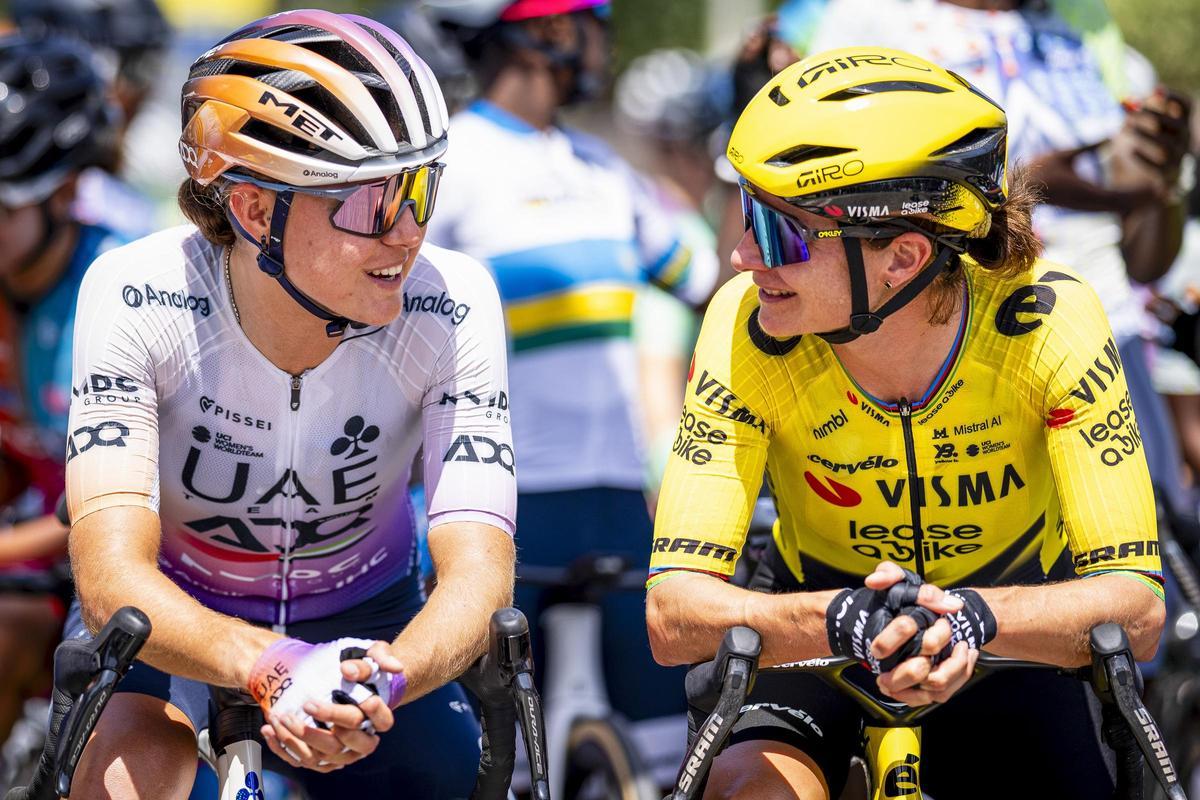 Paula Blasi y Marianne Vos conversan antes de la etapa
