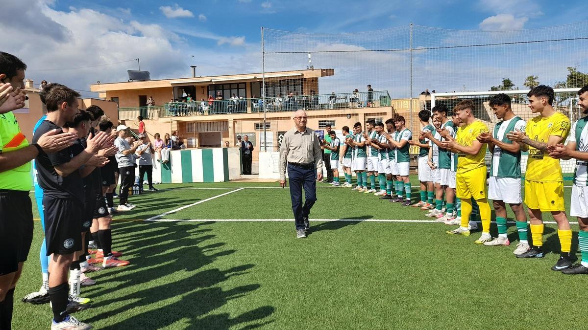 Los homenajeados transitaron por un pasillo habilitado.