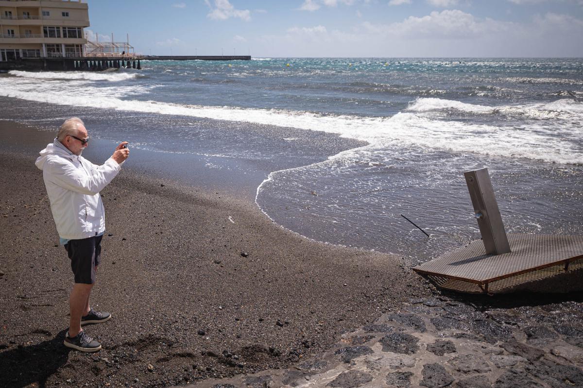 Los efectos de la borrasca Therese, en El Médano, en Tenerife (21/03/2026)