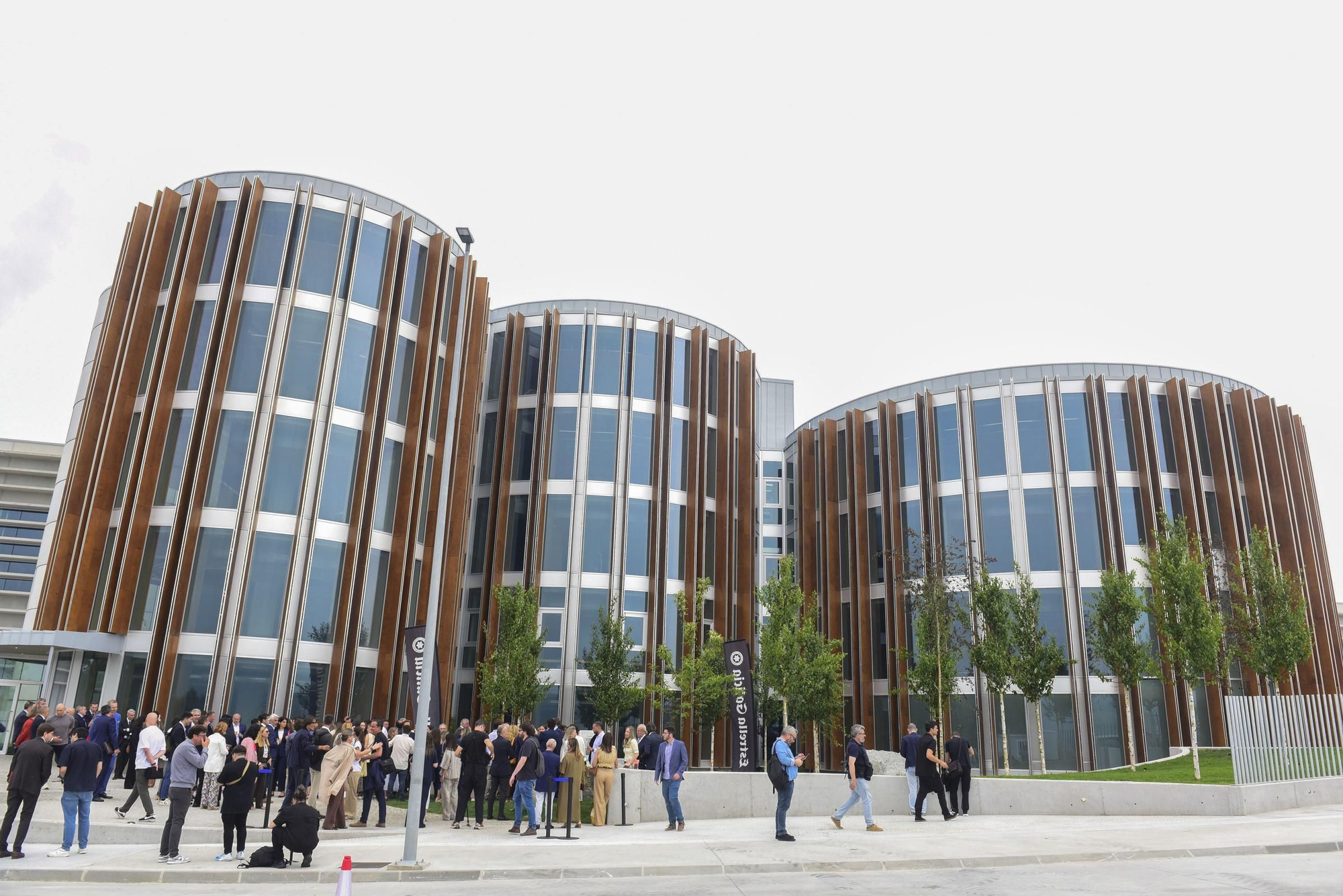 Estrella Galicia inaugura su nueva planta de producción en el polígono de Morás