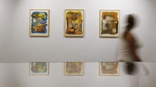 Algunas de las obras de la exposición de  Oswaldo Guayasamín en el Domus del Pórtico de Cartagena.