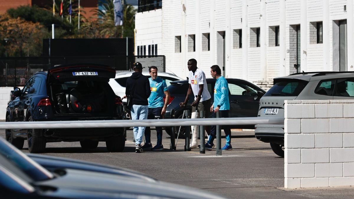 Diakhaby abandona l’hospital i acudix a Paterna