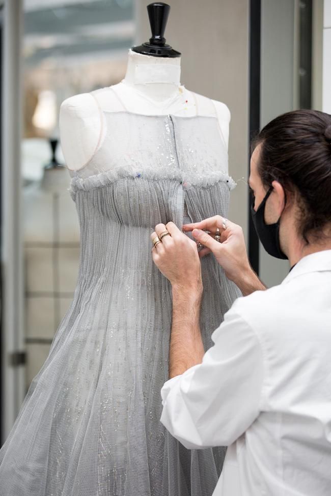 'Savoir-Faire' de Dior, el proceso de producción artesanal que aúna técnicas de la alta costuras con materiales de lujo