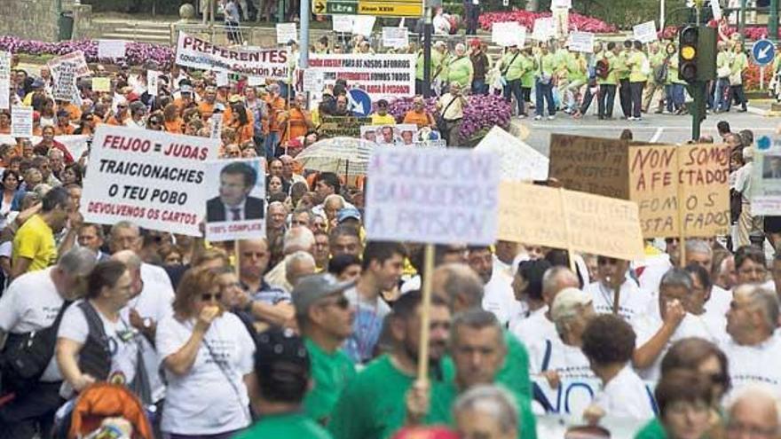 La protesta discurrió por las calles compostelanas.  // Óscar Corral