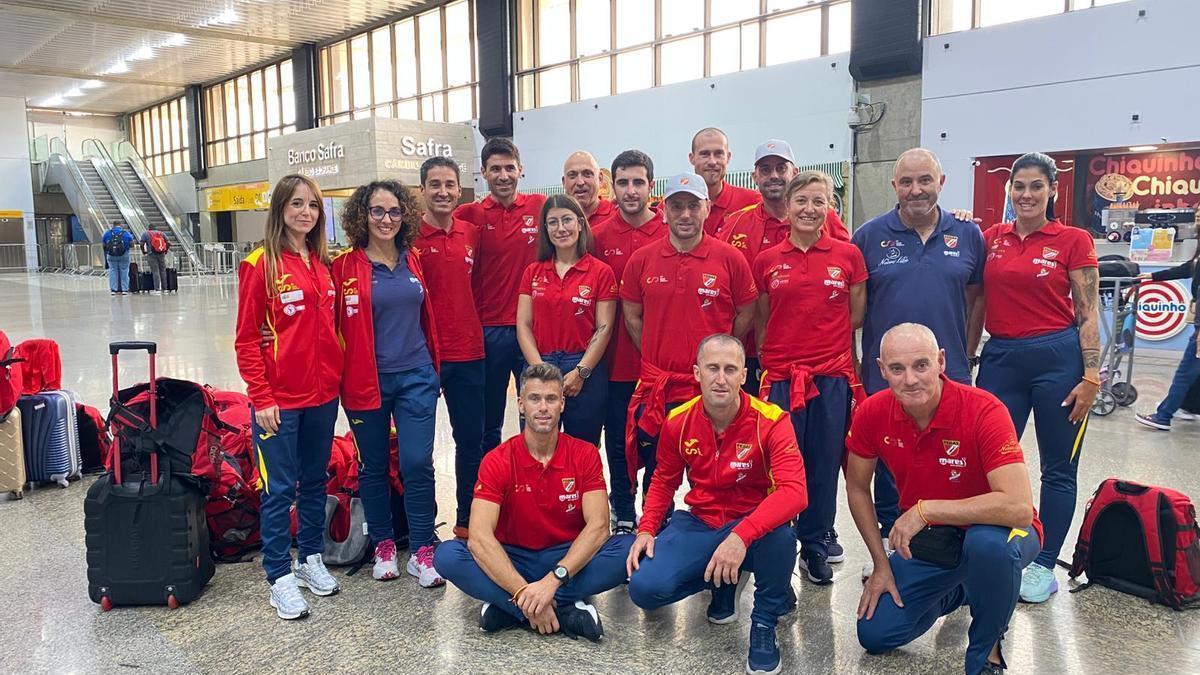 La selección española de pesca submarina, en el aeropuerto.