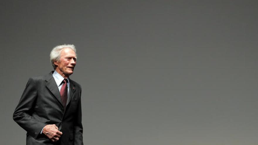 Eastwood haciendo acto de presencia en Cannes.