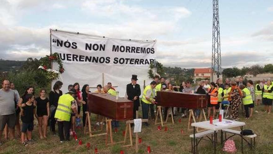 Velatorio contra el trazado de la variante de Alba. // S.A.