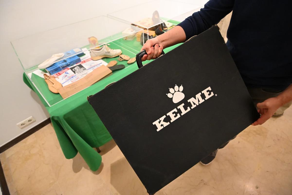 Elche y el calzado centran buena parte de la exposición del Colegio Oficial de Agentes Comerciales de Alicante