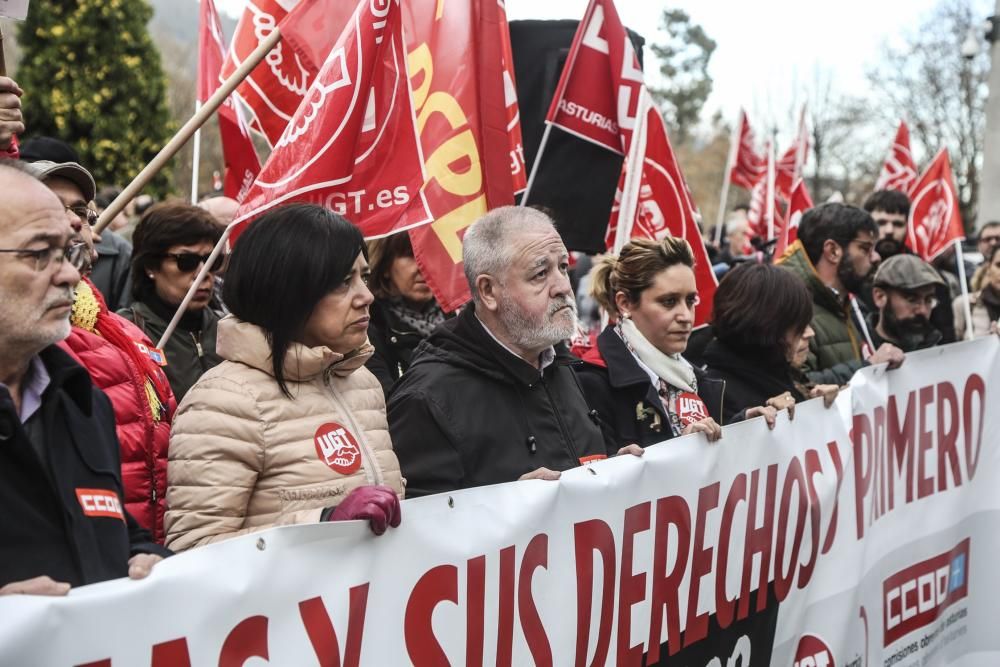 Manifestación de los sindicatos UGT y CCOO en Oviedo contra las políticas del Gobierno